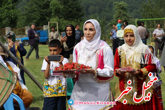 برگزاری هفتمین جشنواره شکرانه برداشت توت فرنگی روستای سی دشت با حضور مسئولین شهرستانی